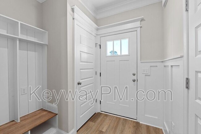 Building Photo - 2024 Denmark Ave SE