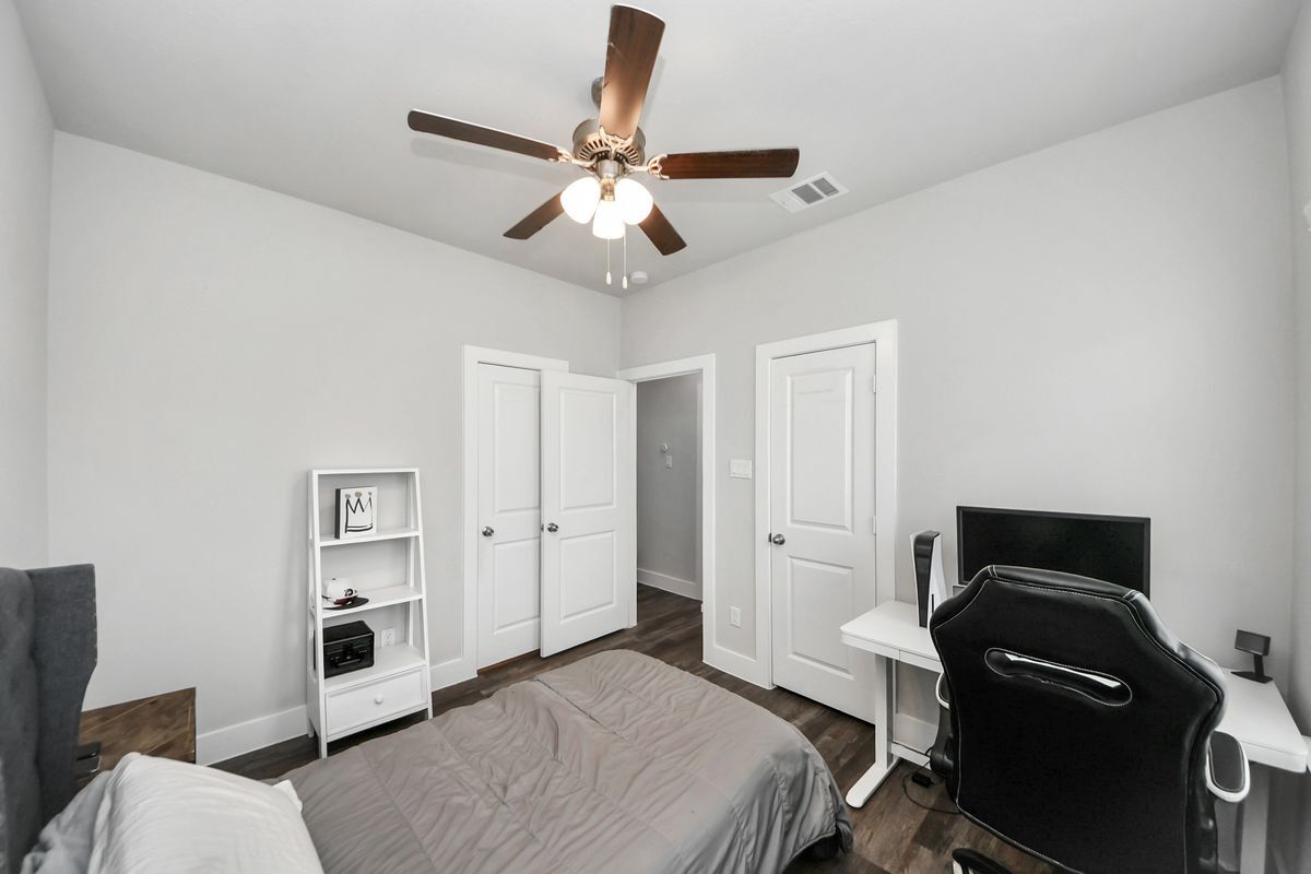 Building Photo - 1743 Cove Cres Ct