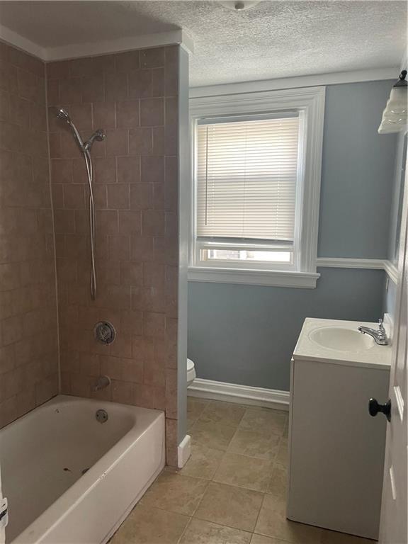 Building Photo - 84 Ayrault St