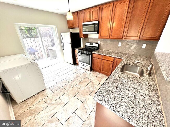 Building Photo - 2202 E Lehigh Ave