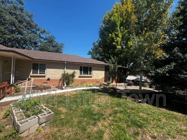 Building Photo - 2487 S Corona St