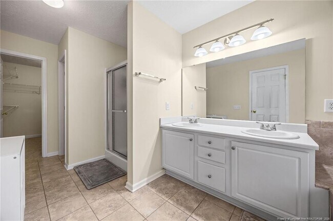 Building Photo - 3805 Sunchase Dr
