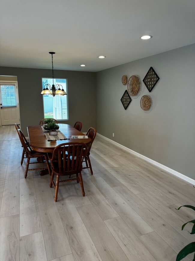 Building Photo - n651 S. 83rd Ave
