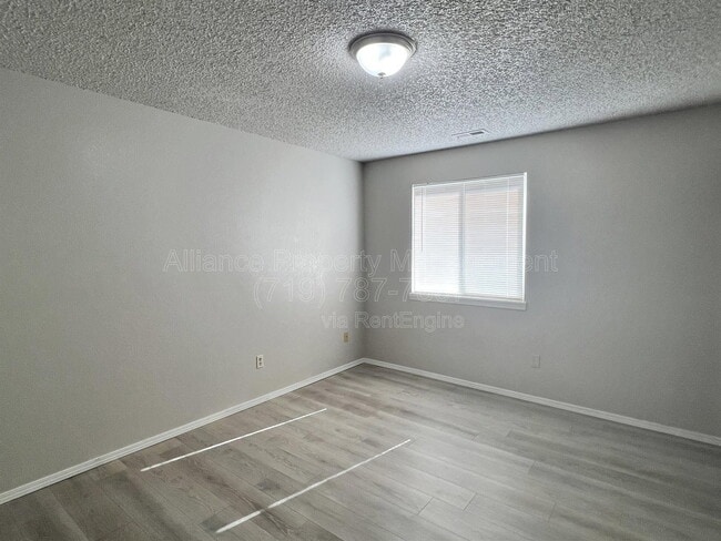 Building Photo - 4427 Hunting Meadows Cir