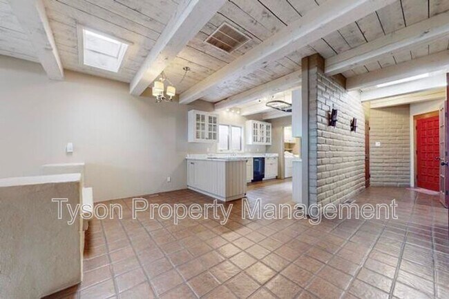 Building Photo - 6208 Sabre Ct NW