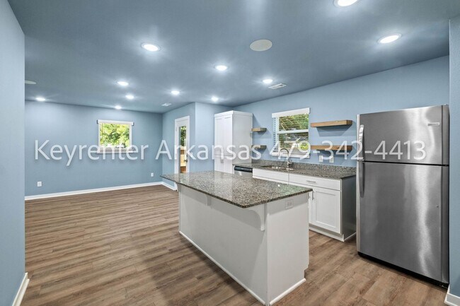 Building Photo - Beautiful 2 Bed, 3 Bath Home Just Off Weddington!