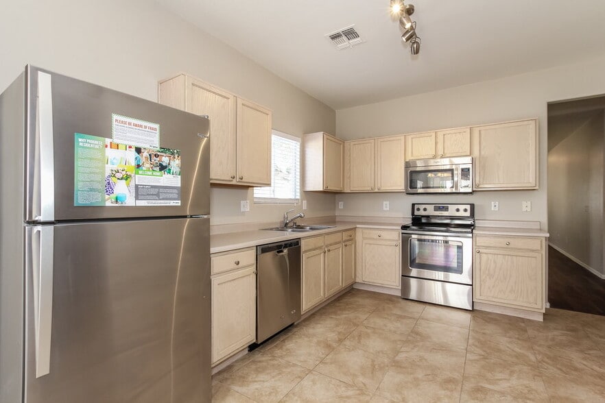 Building Photo - 13148 W Redfield Rd