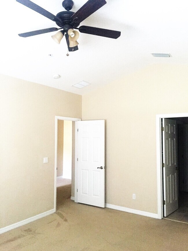 Building Photo - 629 Pinebranch Cir