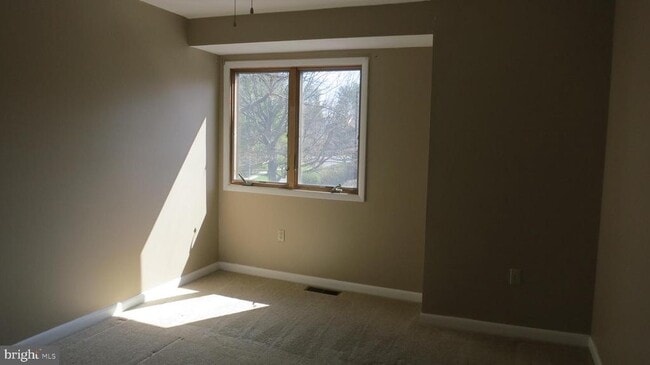Building Photo - 4 Boleyn Ct