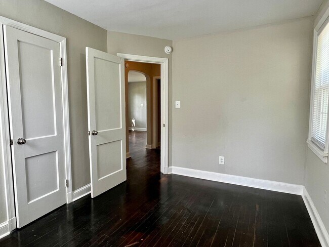 Building Photo - Charming 2 bedroom, 1 bathroom Rancher in ...