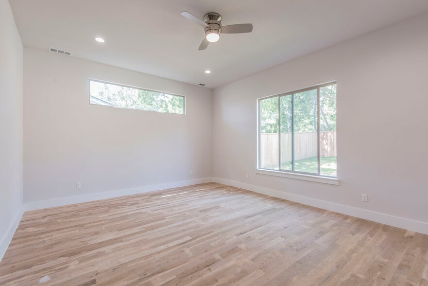Building Photo - 8718 Boundbrook Ave