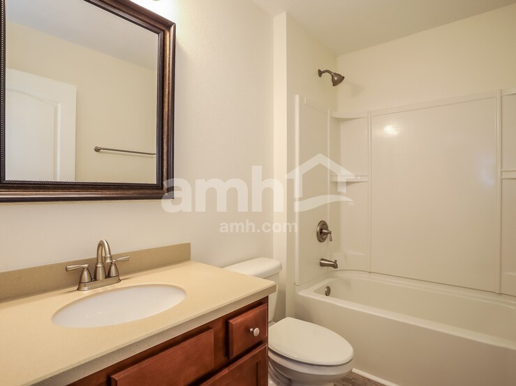 Building Photo - 636 Glendale Ln