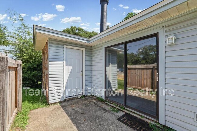 Building Photo - 455 Stara Cir