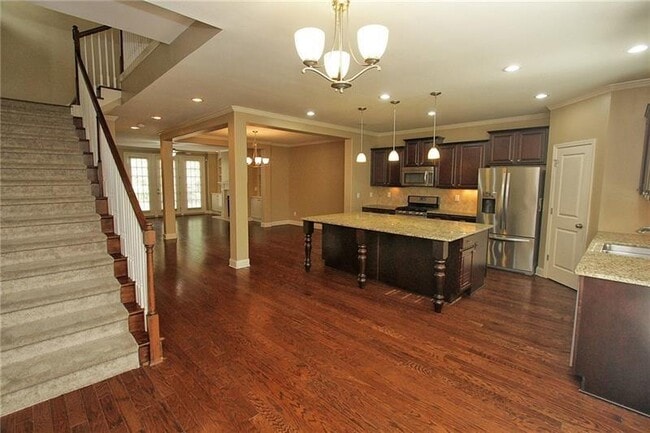 Building Photo - 7605 Lowery Oak Dr