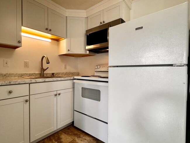 Building Photo - 1500 6th St SE