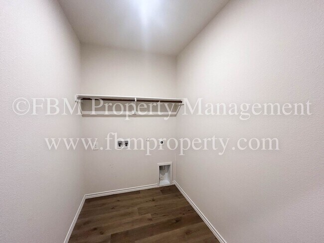 Building Photo - 935 Keystone Ct