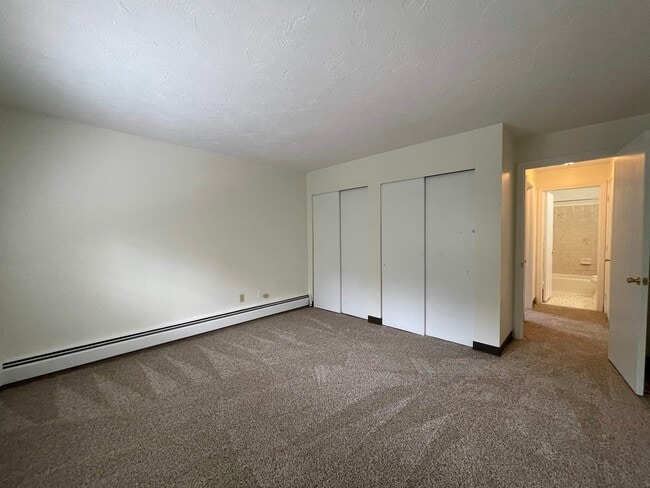 Building Photo - 385 Huse Rd