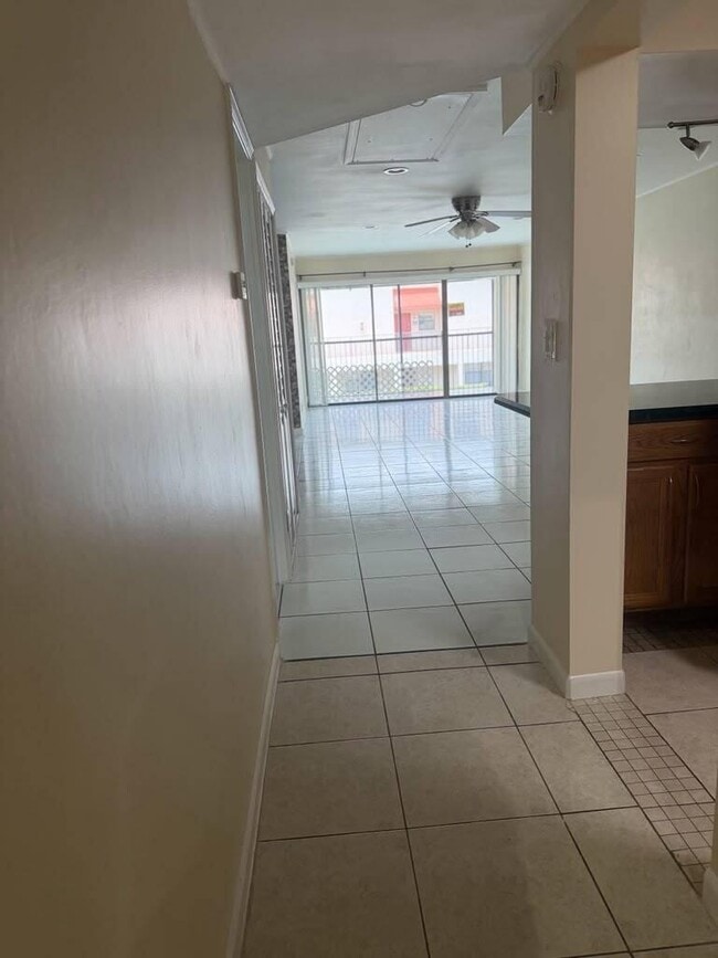 Building Photo - 2977 Riverside Dr