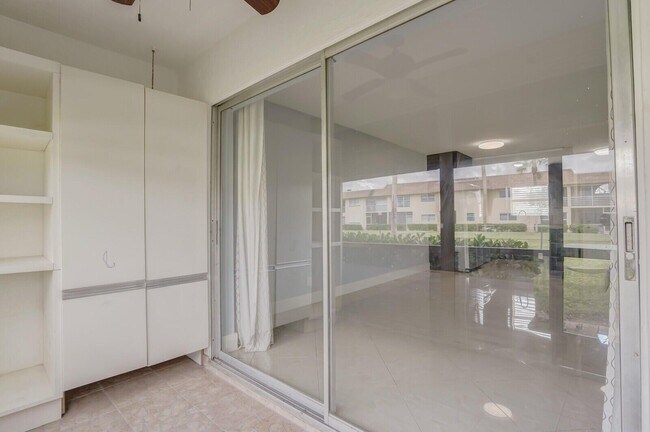 Building Photo - 9851 Sandalfoot Blvd