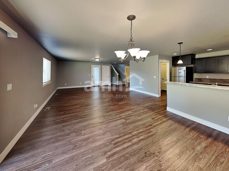 Building Photo - 480 Tulip Ave