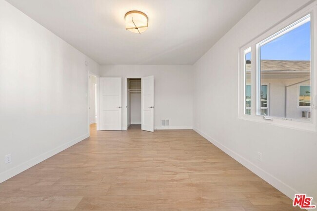 Building Photo - 1252 N Crescent Heights Blvd