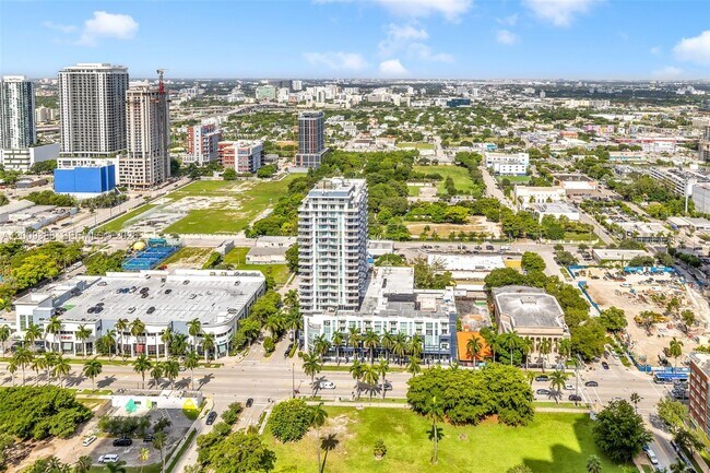Building Photo - 1800 N Bayshore Dr