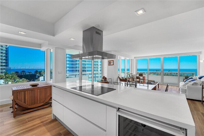 Building Photo - 400 S Pointe Dr