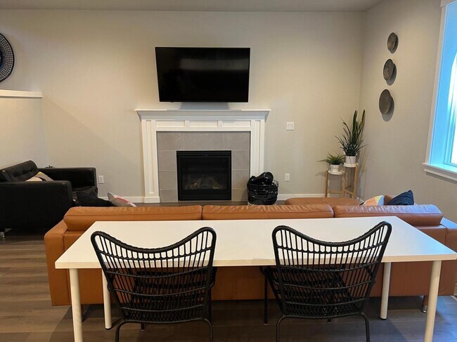 Building Photo - 2311 Quail Run Ln S