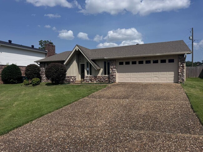 Building Photo - 1115 Briar Creek Rd