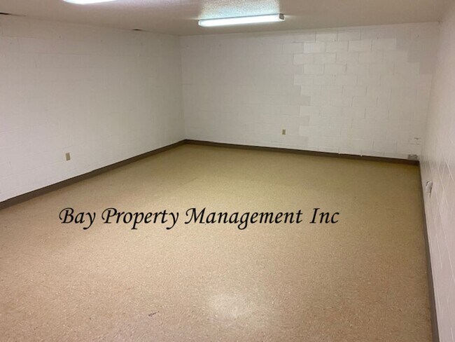 Building Photo - Beautiful 3 bedroom in the foothills outside of Gonzales