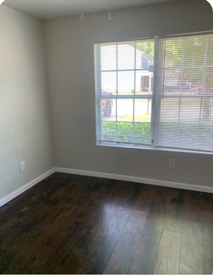Building Photo - 4404 Ravenwood Dr