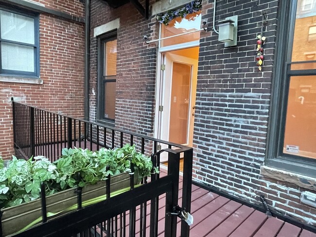 Building Photo - 58 E Springfield St