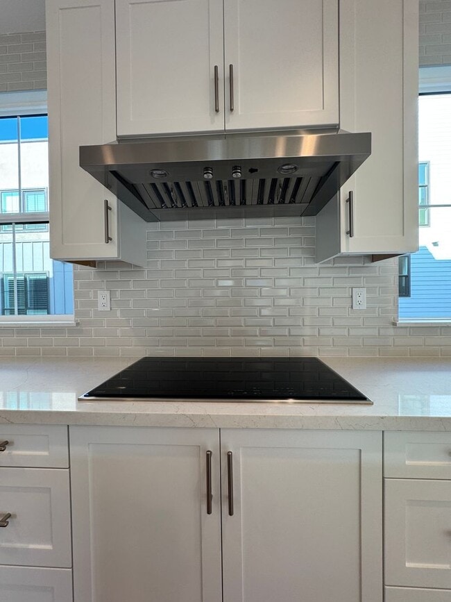 Building Photo - BRAND NEW 4 BED, 3.5 BATHS, 2070 SQ FT TOWNHOME BY KH HOMES