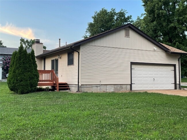 Building Photo - 14 Twin Oaks Dr