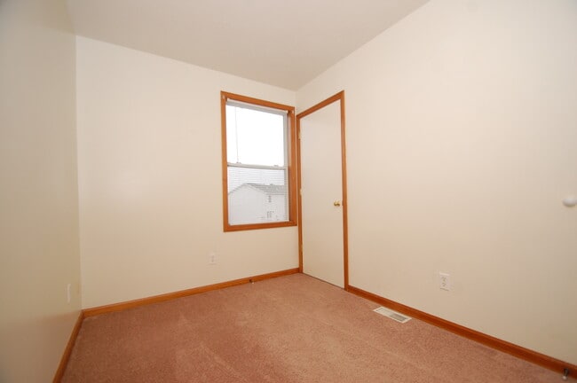 Building Photo - Recently Renovated 3-Bedoom Duplex for Ren...
