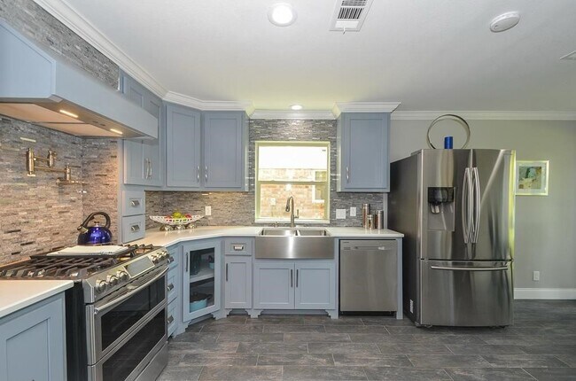 Building Photo - 867 Carlingford Ln