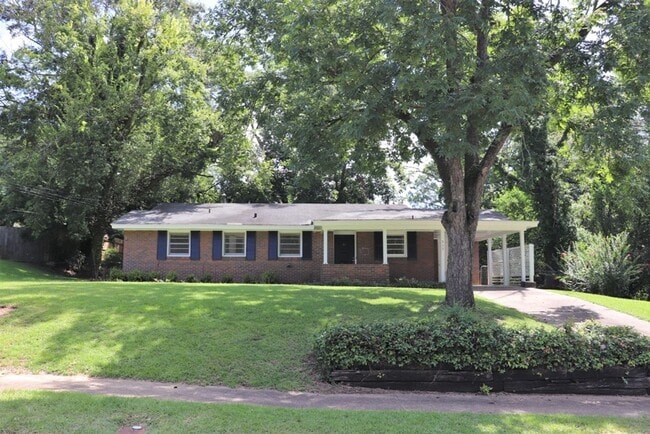 Building Photo - 3-Bedroom thats move-in ready and just waiting for you.