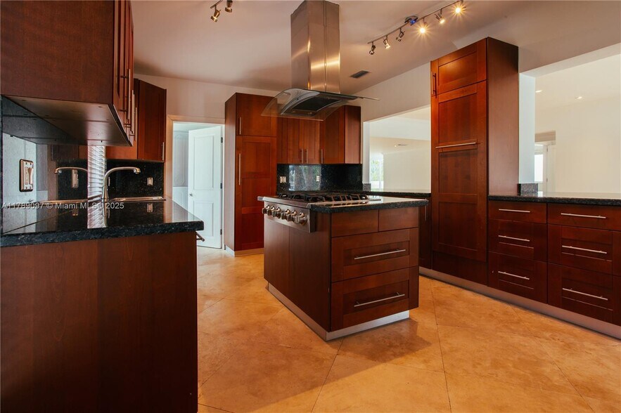 Building Photo - 72 S Hibiscus Dr