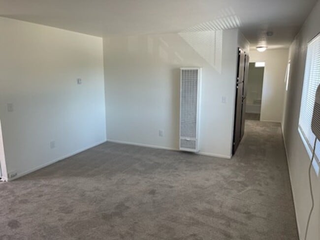 Building Photo - 545 Fein Ave