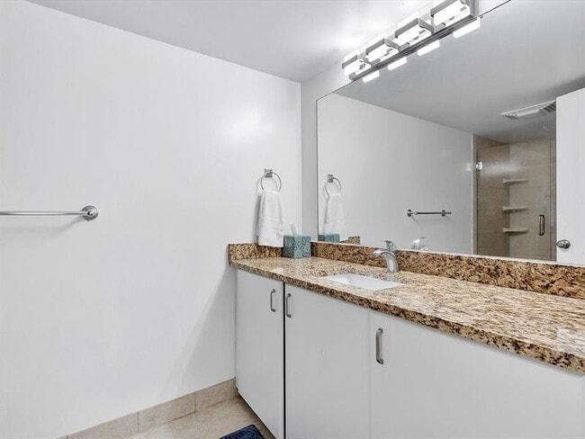 Building Photo - 3400 Galt Ocean Dr