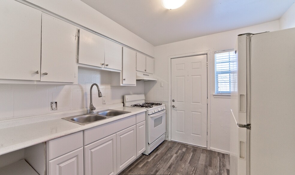 Park Row Apartments - 2405 E Park Row Dr Arlington TX 76010 | Apartment ...