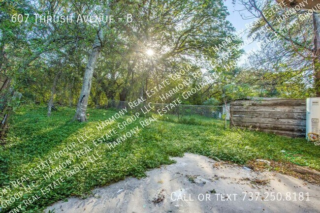 Building Photo - 607 Thrush Ave