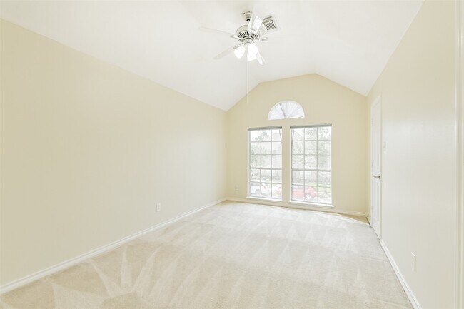 Building Photo - 11918 Mariposa Canyon Dr