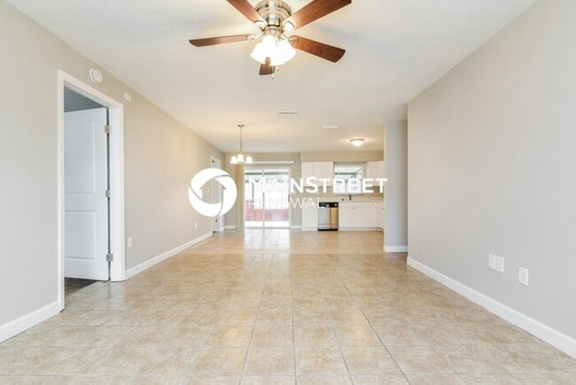 Building Photo - 4 Bedroom Pet-Friendly Home in Lakeland, FL with Main Street Renewal