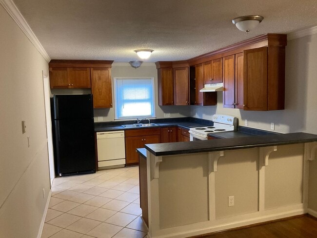 Building Photo - 4 Bedroom Brick Home in Gastonia - Hardwood Floors, Spacious Rooms!!!