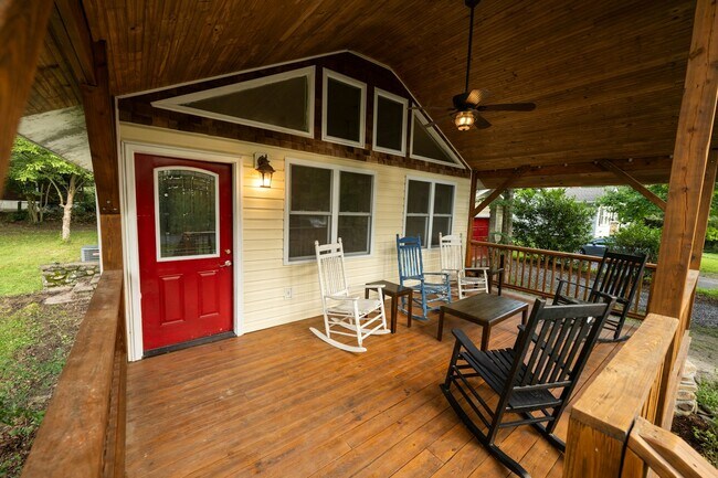 Building Photo - 809 Montreat Rd