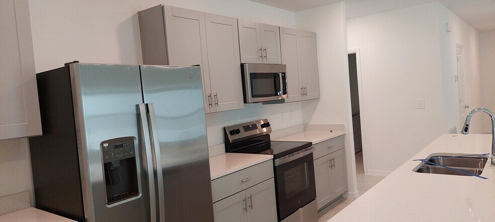 Building Photo - 13490 Tropical Breeze Way