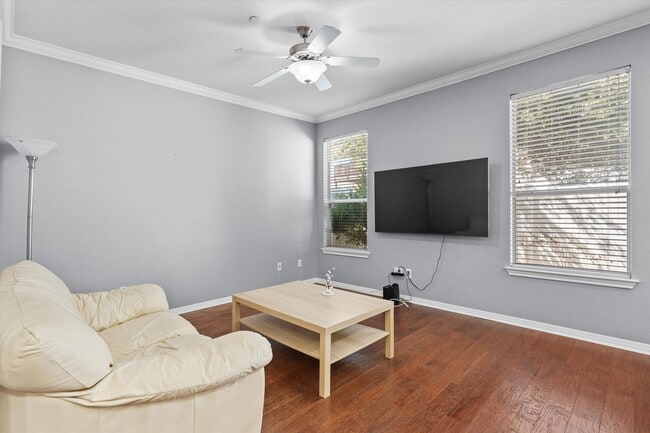 Building Photo - Lovely 2 Bedroom, 2.5 Bath Townhome w/ 2-Car Garage in Cedar Park!