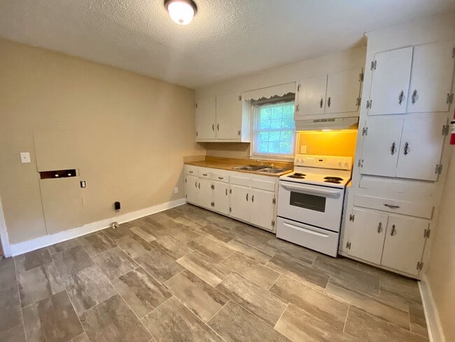 Building Photo - 106 Cantrell Dr