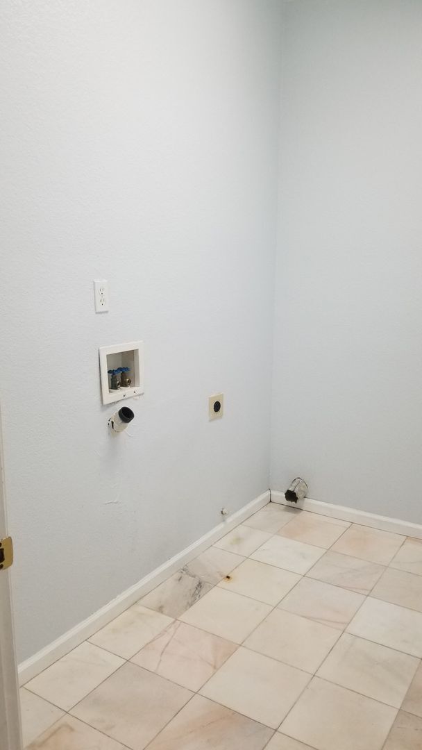 Building Photo - Beautiful 4 bedroom/2.5 bath South Davis Home!